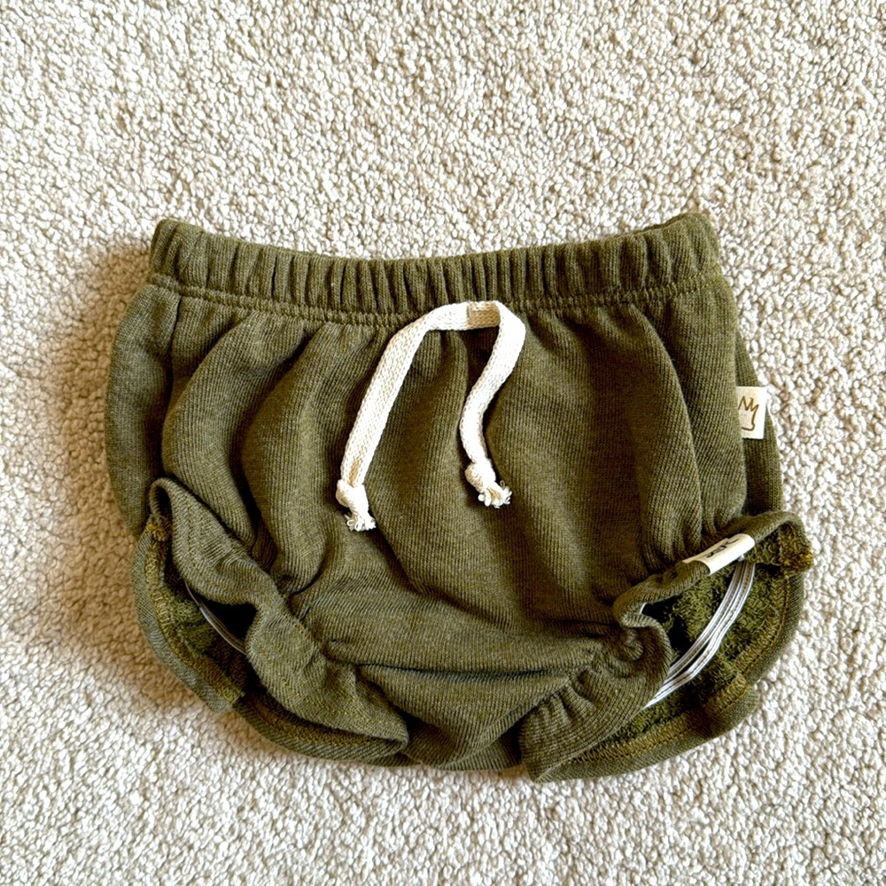 Little Road Co. Ruffle Leg Bummies 3-6m